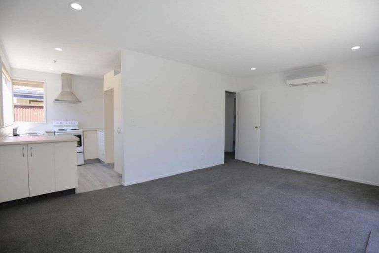 Photo of property in 4/2 Broadbent Street, Riccarton, Christchurch, 8041