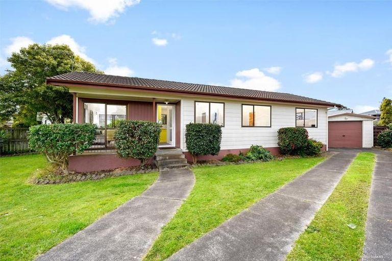 Photo of property in 19 Lyren Place, Half Moon Bay, Auckland, 2012