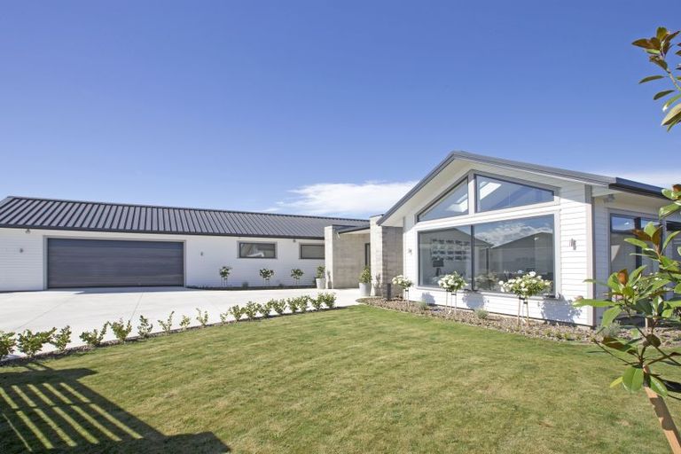 Photo of property in 58 Rodeo Drive, Kelvin Grove, Palmerston North, 4414