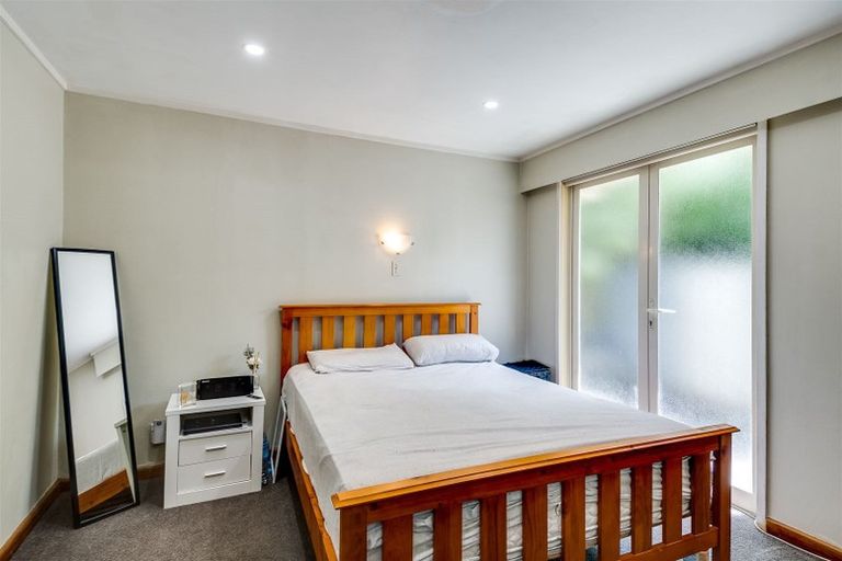 Photo of property in 27a Enfield Road, Hospital Hill, Napier, 4110