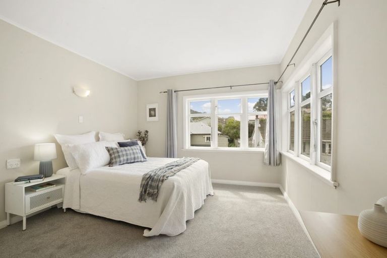 Photo of property in 15 Aplin Terrace, Ngaio, Wellington, 6035