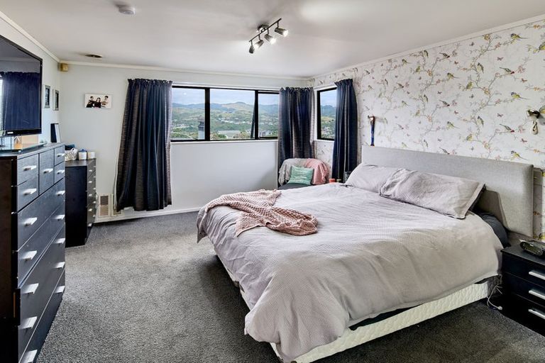 Photo of property in 12 Cullen Place, Tawa, Wellington, 5028