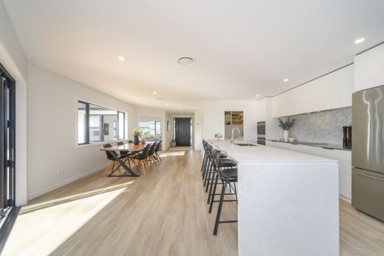 Photo of property in 21 Silicon Way, Fitzherbert, Palmerston North, 4410