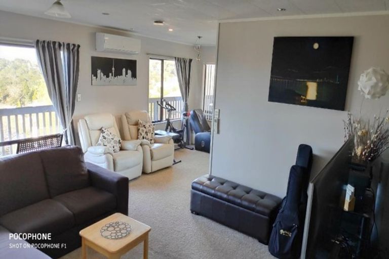 Photo of property in 16 Amery Place, West Harbour, Auckland, 0618