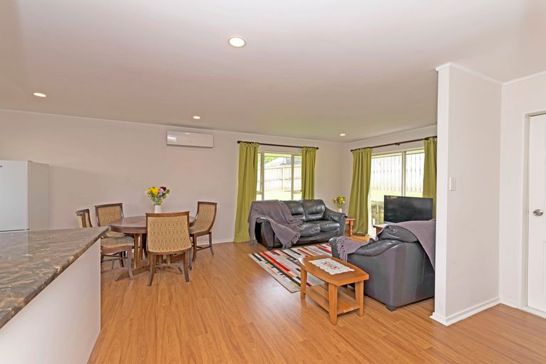 Photo of property in 15 Cretian Crescent, Henderson, Auckland, 0612