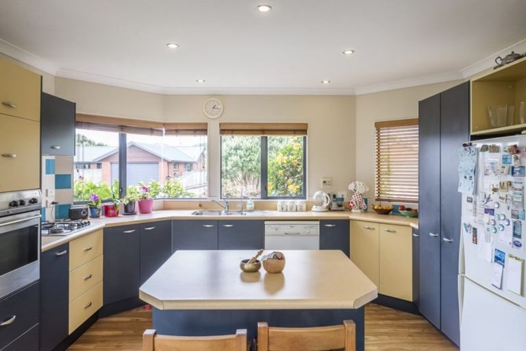 Photo of property in 38 Lorna Irene Drive, Raumati South, Paraparaumu, 5032