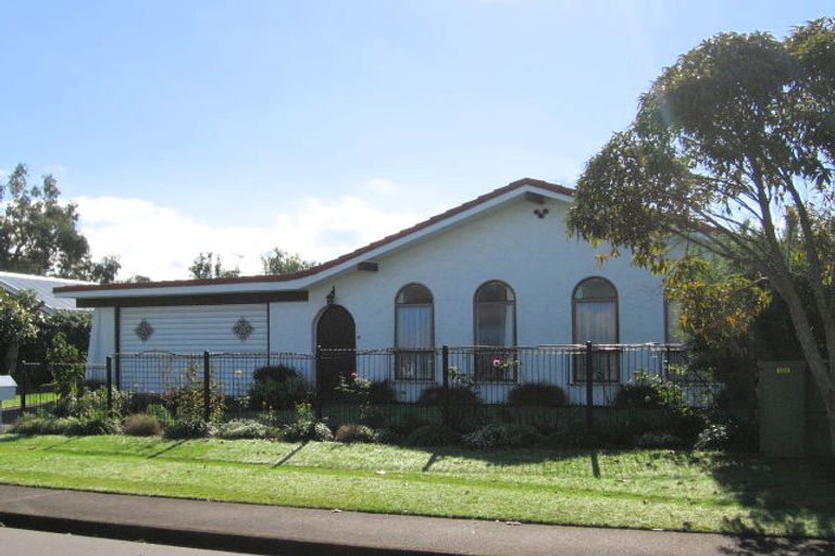 Photo of property in 5 Edgewater Grove, Orewa, 0931