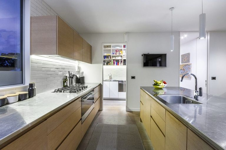 Photo of property in 21 Ocean View Road, Milford, Auckland, 0620