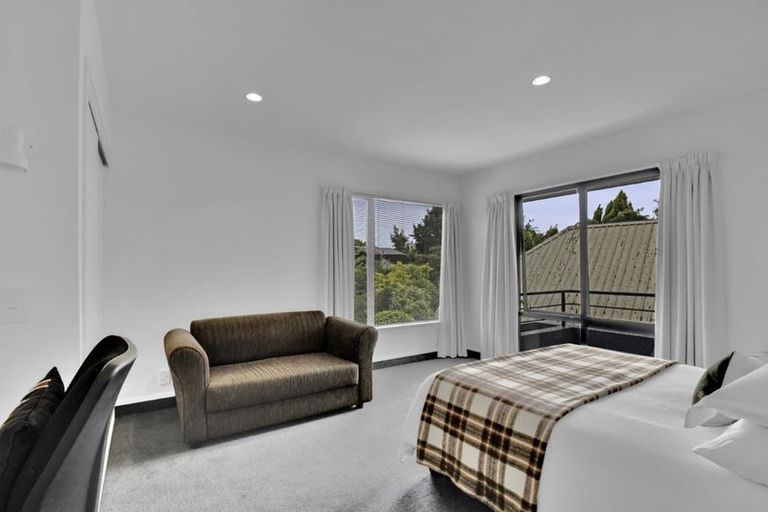 Photo of property in 28 Huntingdon Place, Avonhead, Christchurch, 8042