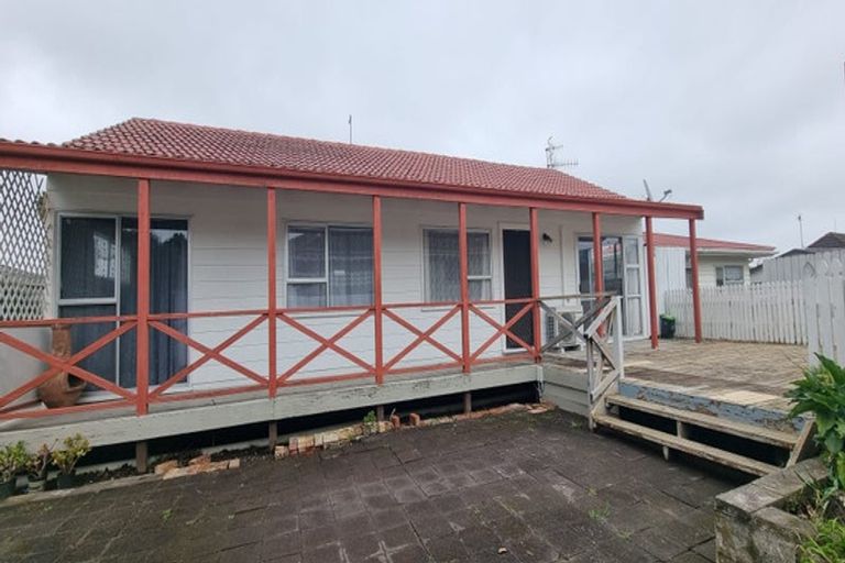 Photo of property in 11 Tyndrum Place, Highland Park, Auckland, 2010