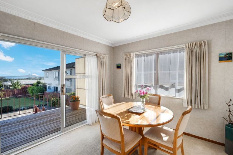 Photo of property in 41 Bradbury Road, Botany Downs, Auckland, 2010