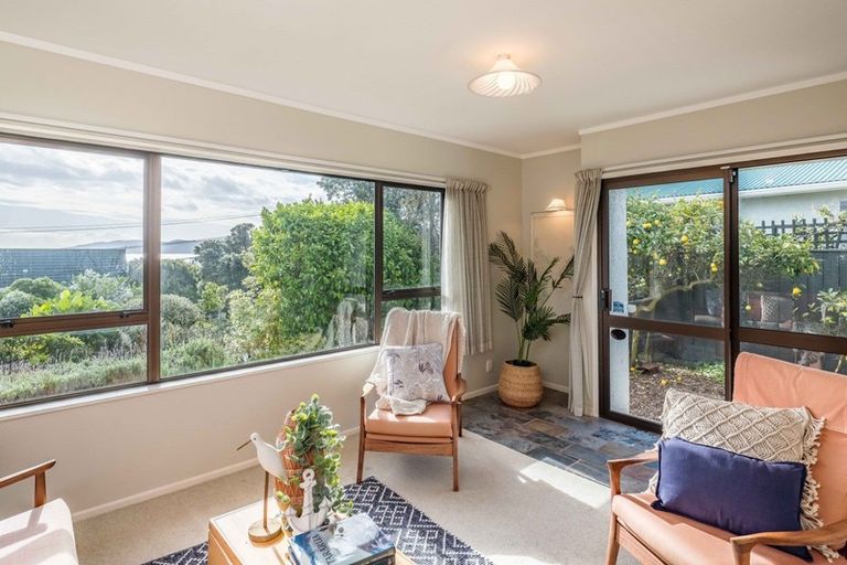 Photo of property in 115 Seaview Road, Paraparaumu Beach, Paraparaumu, 5032