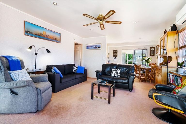 Photo of property in 1/208 Royal Road, Massey, Auckland, 0614
