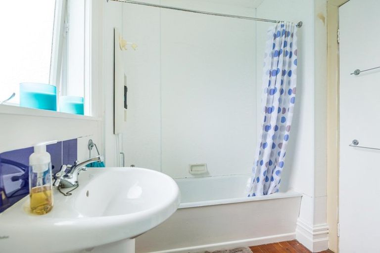 Photo of property in 25 Balmain Road, Birkenhead, Auckland, 0626