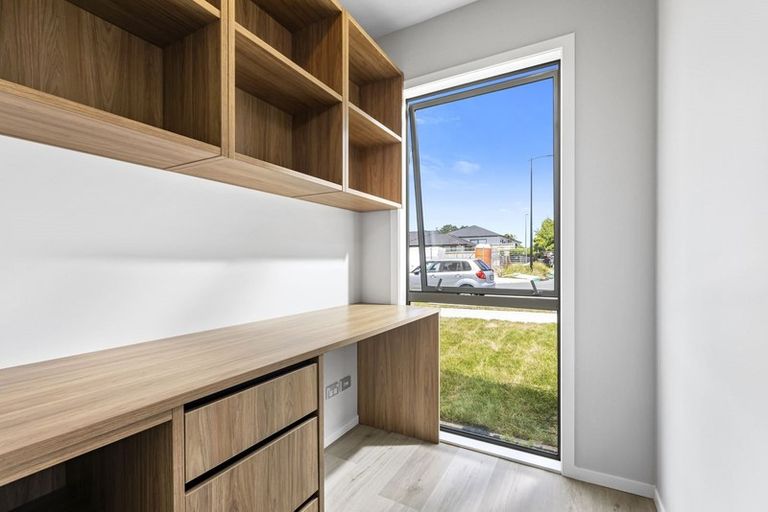 Photo of property in 26 Vinistra Road, Kumeu, 0810