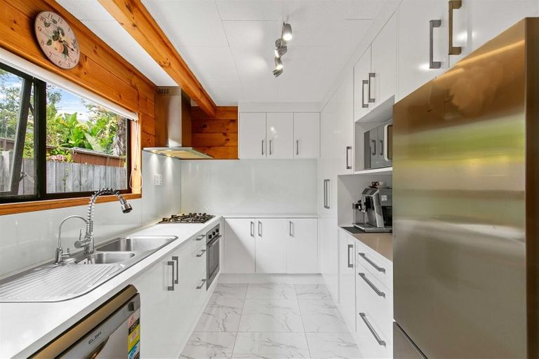 Photo of property in 2/24 Kaipatiki Road, Glenfield, Auckland, 0629