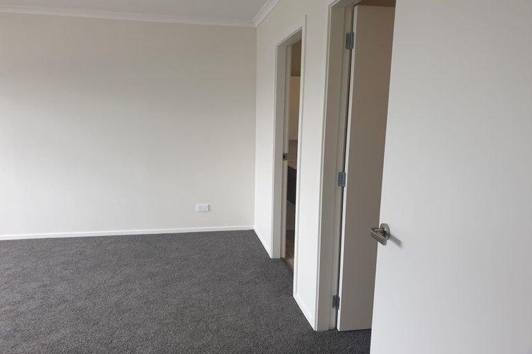Photo of property in 27 Karearea Avenue, Kenepuru, Porirua, 5022