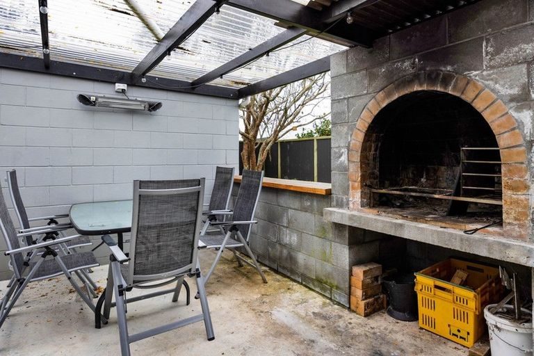 Photo of property in 4 Douglas Street, Hawera, 4610