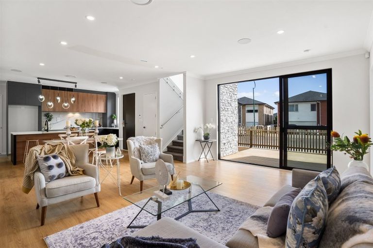 Photo of property in 42 Drumbuoy Drive, Flat Bush, Auckland, 2019