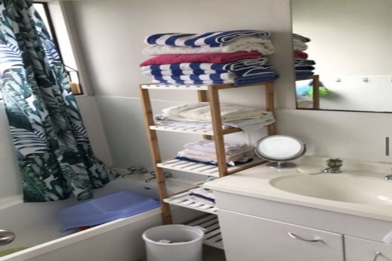 Photo of property in 2/5 Ebenezer Way, Clendon Park, Auckland, 2103