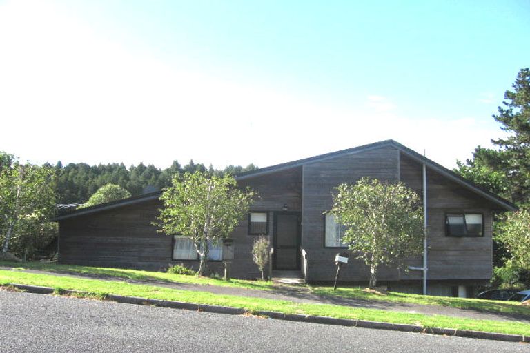 Photo of property in 9 Kitewao Street, Northcote, Auckland, 0627