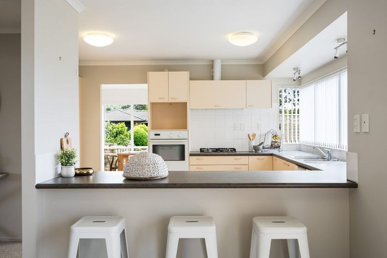 Photo of property in 2 Jubaea Place, Henderson, Auckland, 0610