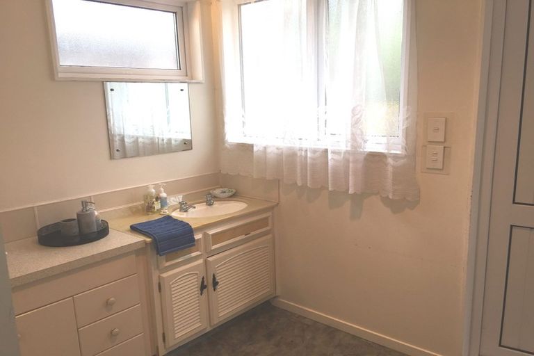 Photo of property in 13 Sunset Parade, Plimmerton, Porirua, 5026