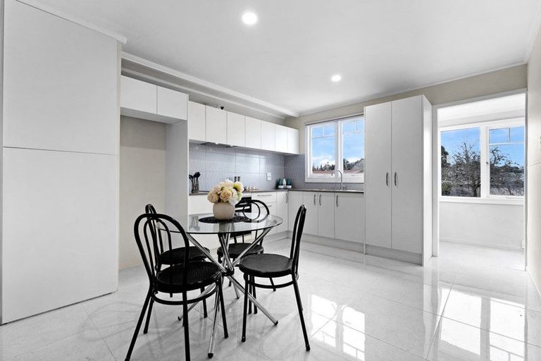 Photo of property in 20 Woodglen Road, Glen Eden, Auckland, 0602