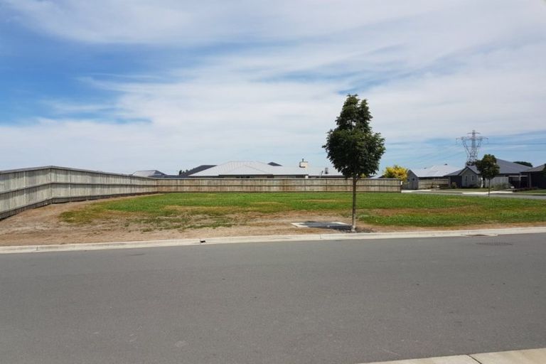 Photo of property in 13 Pimlico Place, Rangiora, 7400