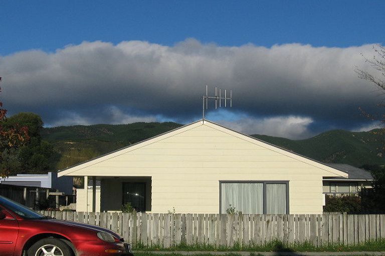 Photo of property in 26 Arawhata Road, Paraparaumu, 5032