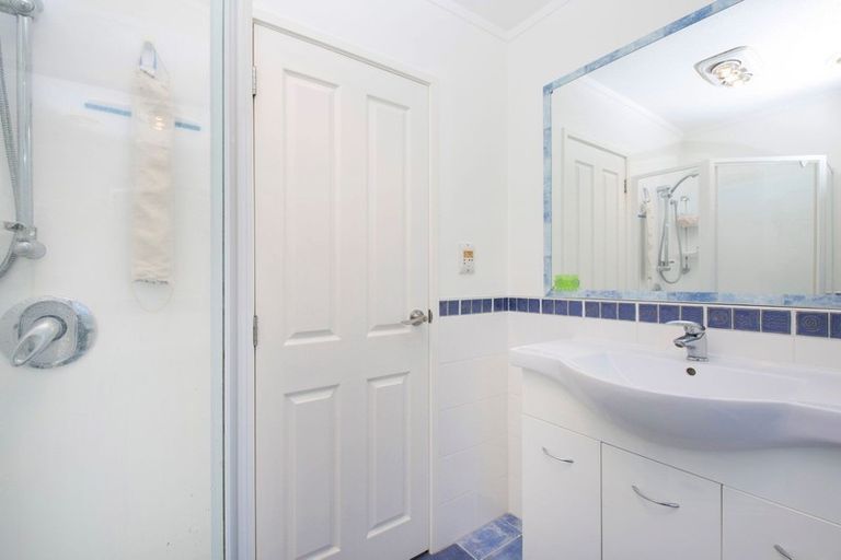 Photo of property in 13 Fieldstone Court, Northpark, Auckland, 2013