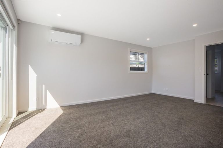 Photo of property in 8 Parekareka Lane, Kenepuru, Porirua, 5022