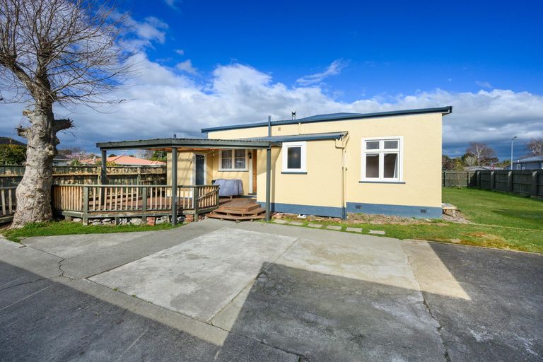 Photo of property in 17 Douglas Street, West End, Palmerston North, 4412