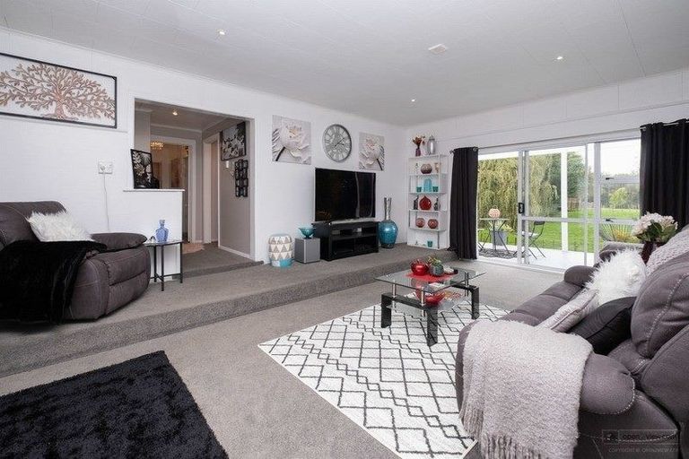 Photo of property in 18 Castle Street, Eltham, 4322