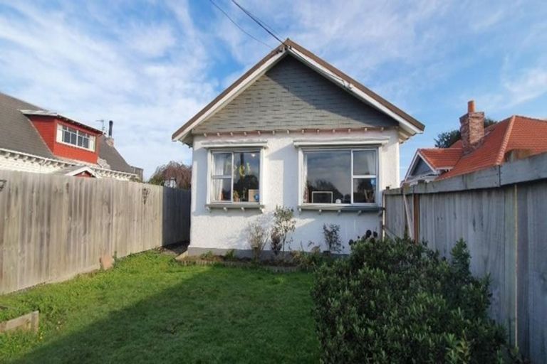 Photo of property in 17 Ensors Road, Opawa, Christchurch, 8023