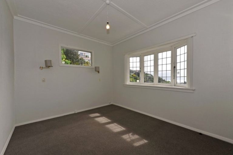 Photo of property in 11 Northland Road, Northland, Wellington, 6012