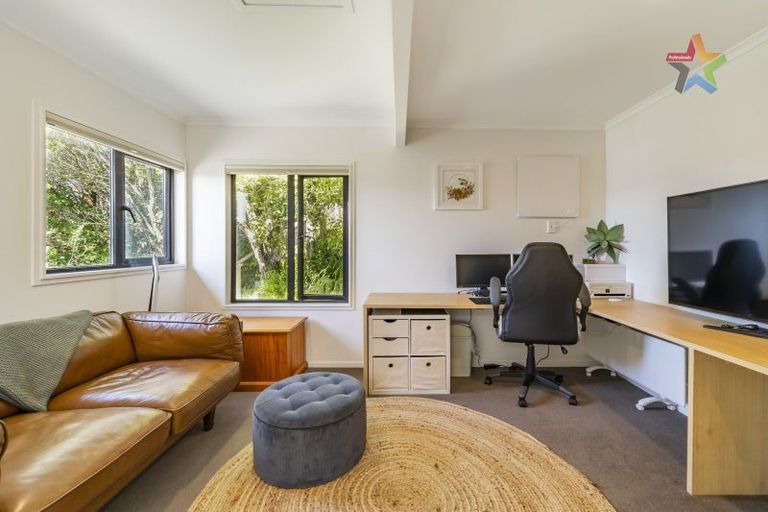 Photo of property in 93 Miromiro Road, Normandale, Lower Hutt, 5010