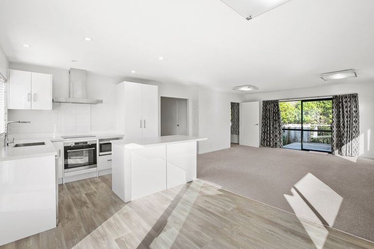 Photo of property in 11 Heta Road, Highlands Park, New Plymouth, 4312