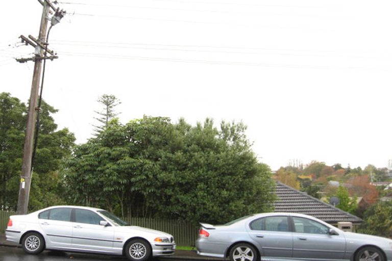 Photo of property in 36 Uxbridge Road, Mellons Bay, Auckland, 2014