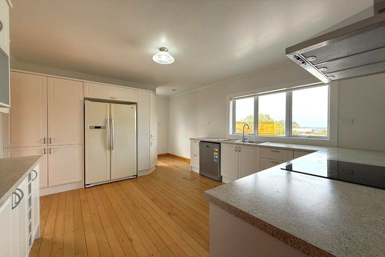 Photo of property in 939 East Coast Road, Torbay, Auckland, 0630