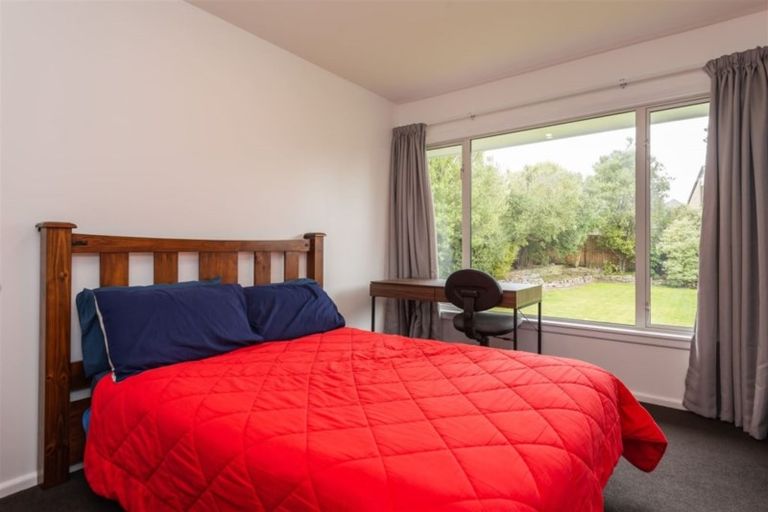 Photo of property in 28 Woodford Terrace, Ilam, Christchurch, 8053