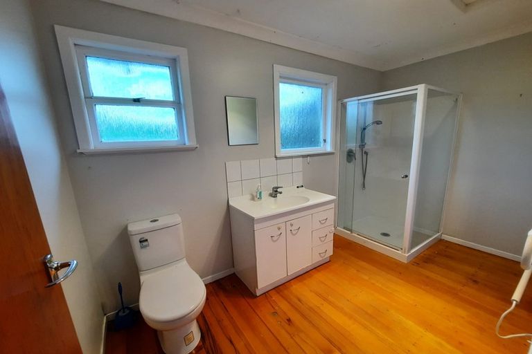 Photo of property in 52 Kingdale Road, Henderson, Auckland, 0610