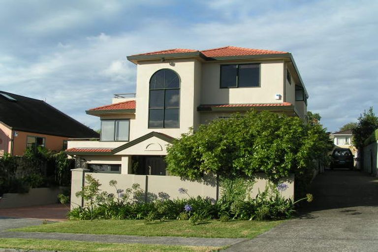 Photo of property in 2/13 Pine Ridge Terrace, Hauraki, Auckland, 0622