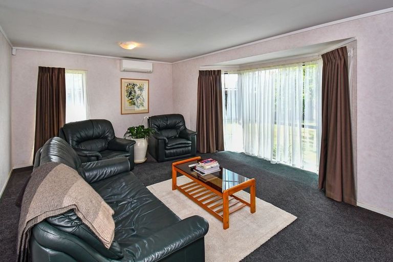 Photo of property in 3 Donegan Place, Conifer Grove, Takanini, 2112