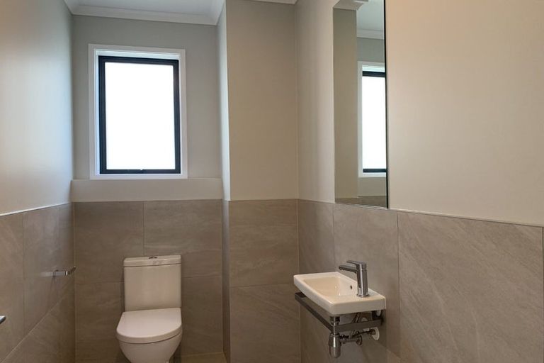 Photo of property in 8/2 Rangitamiro Place, Hobsonville, Auckland, 0616