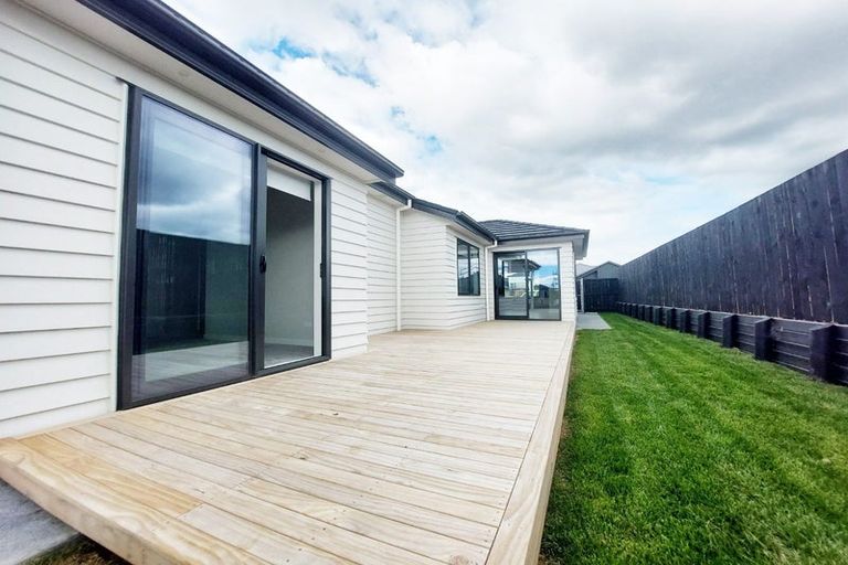 Photo of property in 30 Kotiti Drive, Wainui, 0932