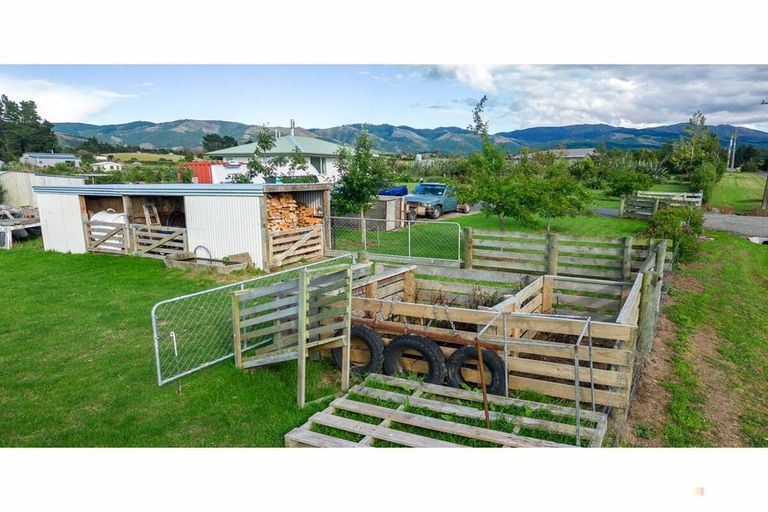 Photo of property in 17 Bakers Road, Waimate, 7978