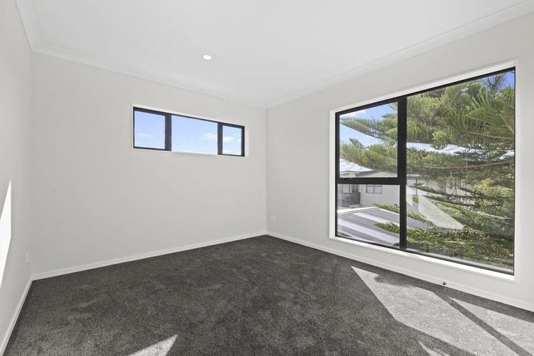 Photo of property in 543b Massey Road, Mangere, Auckland, 2022