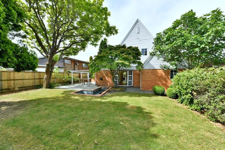 Photo of property in 11 Guinness Crescent, Ilam, Christchurch, 8041