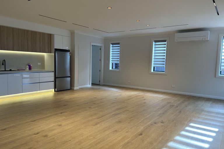 Photo of property in 19 Kerekin Drive, Oteha, Auckland, 0632